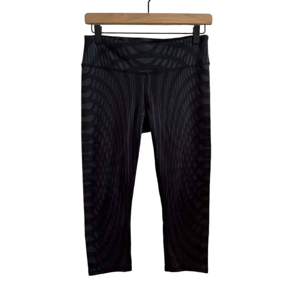 Alo Yoga Highwaist Airbrush Capri Leggings in Black Arches size